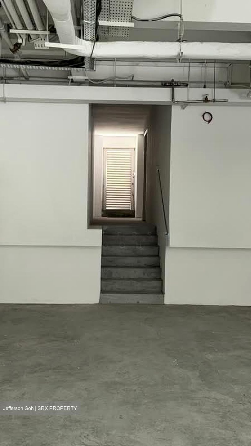 UE Square (D9), Retail #568225651